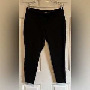 Torrid Women’s Lace Detail Black Pull On Size 1R Leggings Pants Stretch